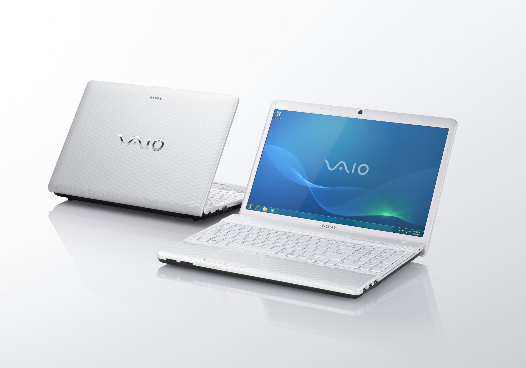Sony Vaio EH3V8E/W - biely notebook